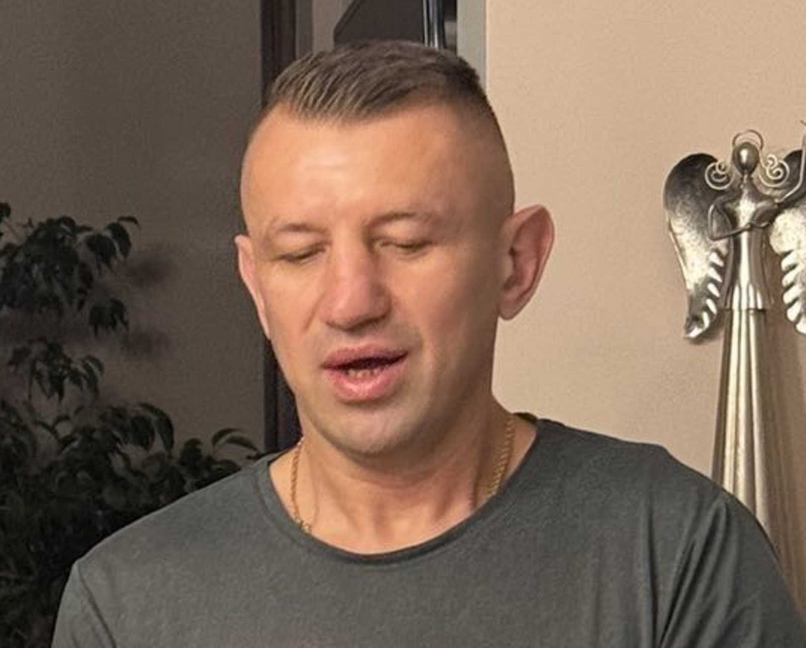 "TVP zakłamane, TVN się zmieni". Adamek ujawnia, którą polską stację ogląda