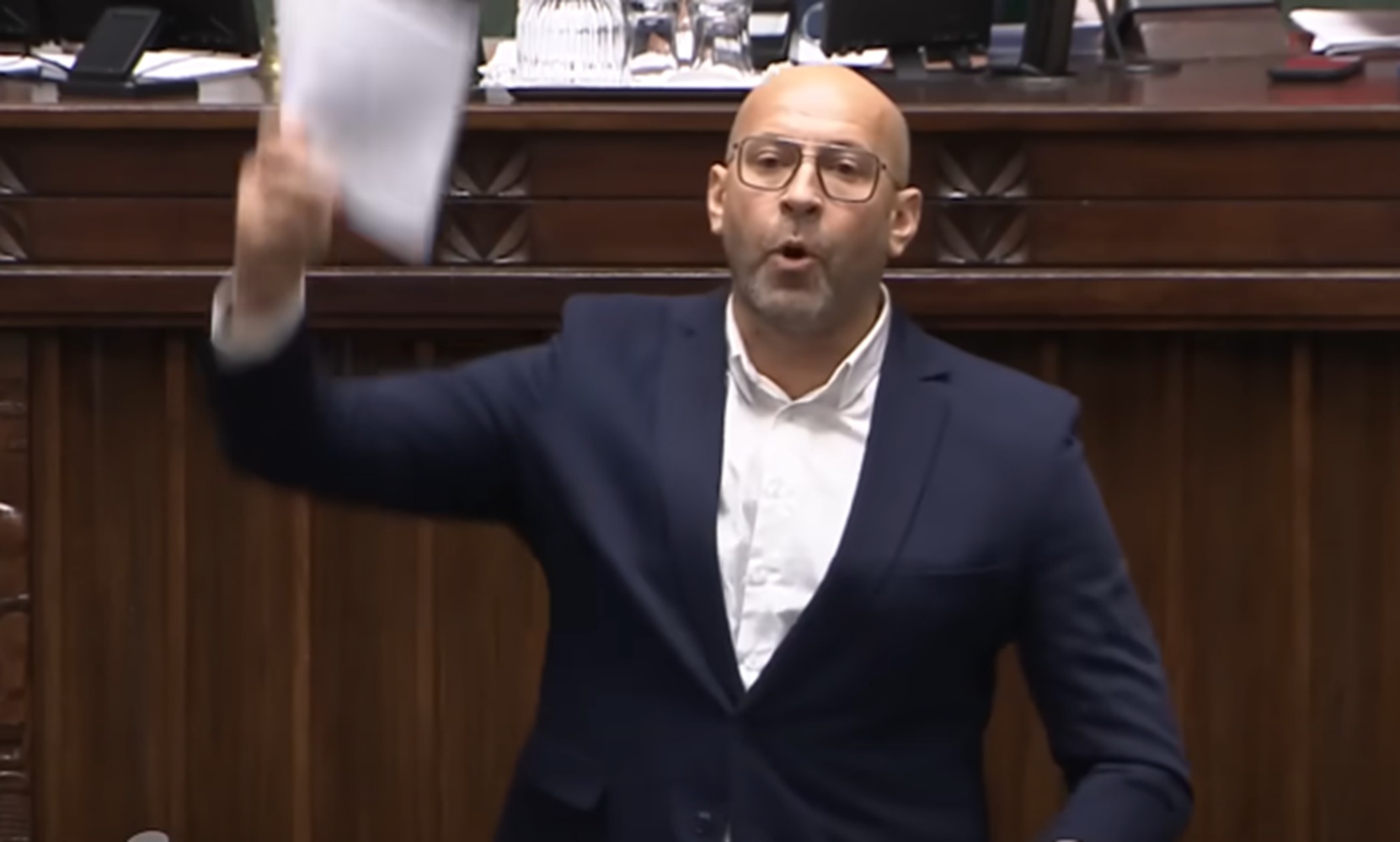 Strategia za ponad 2 mln złotych trzymana w ukryciu. "Nie nadaje się do publikacji"