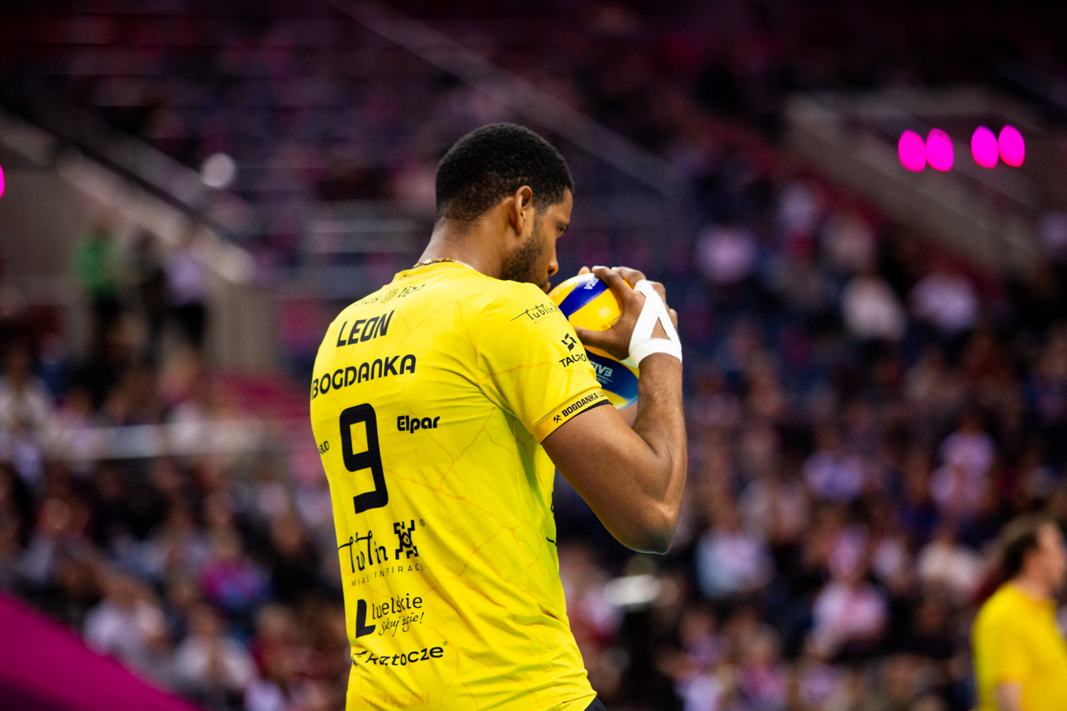 Wilfredo Leon wraca na parkiet. Wieczorem zagrają mistrzynie Polski