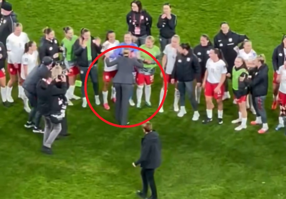 Awans Polek. Nagrali, co zrobiła żona Nawrockiego