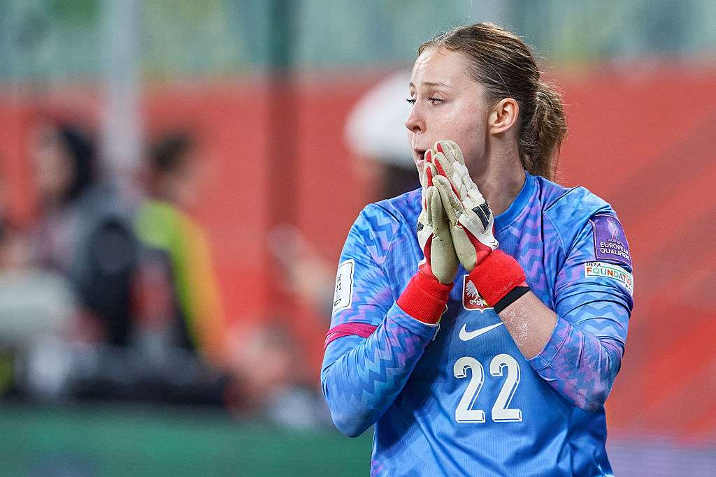 Kinga wskoczyła za Kingę. Cierpliwa młoda bohaterka z cienia