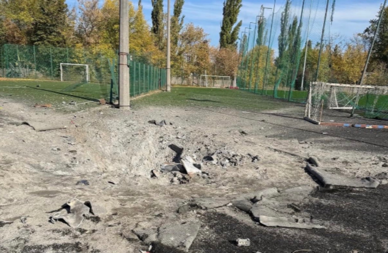 Rosyjskie bomby spadły na obiekt akademii piłkarskiej. Zdjęcia szokują