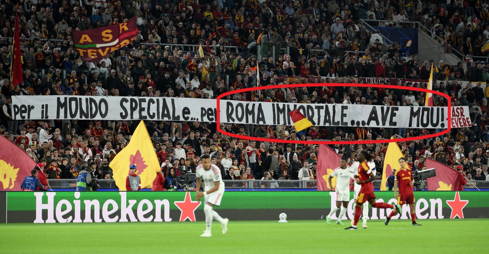 Włosi przygotowali specjalną oprawę. Dotyczyła Mourinho