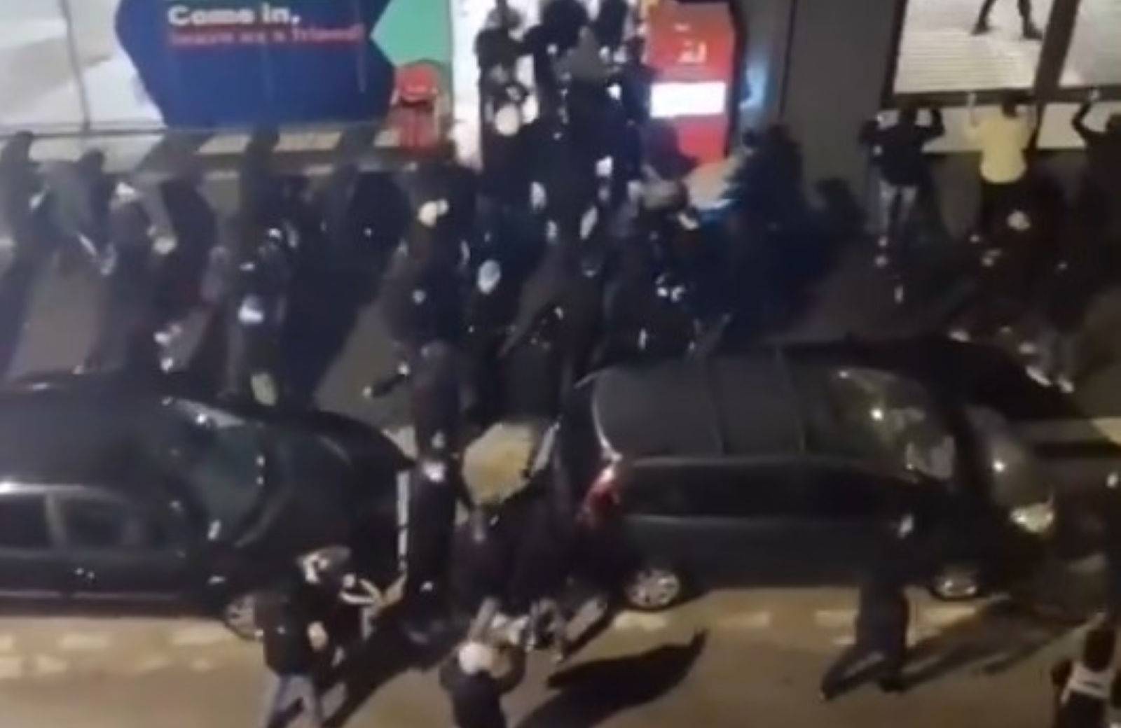 Polowali na mieście i szturmowali hotele. Gorąco przed meczem we Francji