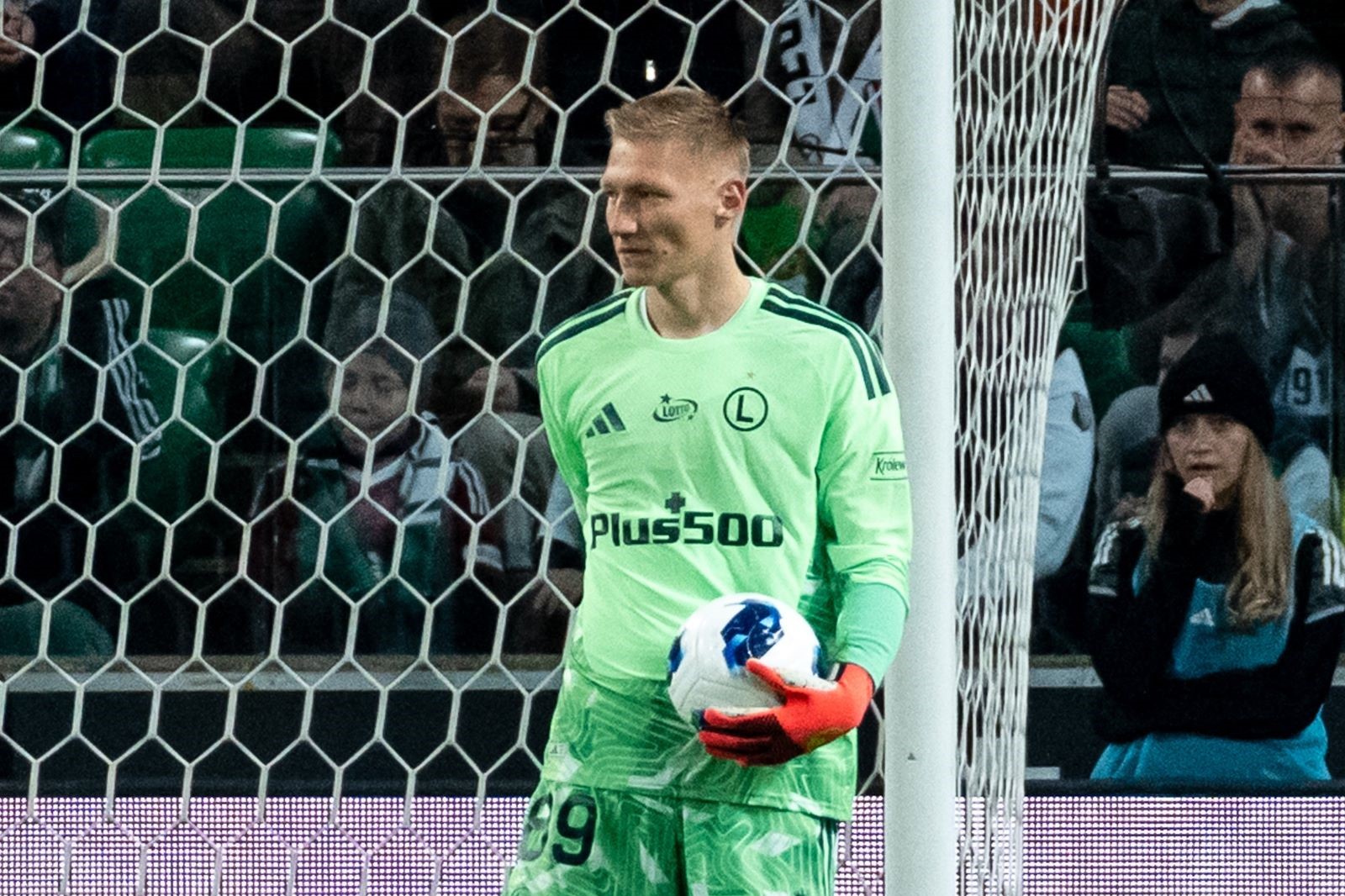 Legia będzie miała problem latem. Chodzi o podstawowego bramkarza