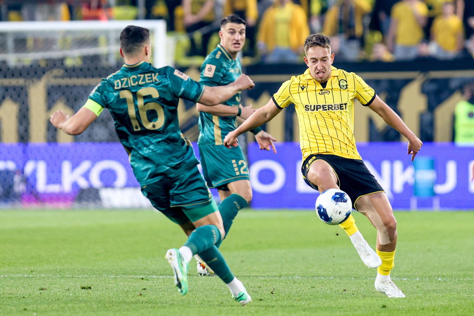 PKO Ekstraklasa: Pogoń Szczecin coraz bliżej szczytu, zobacz tabelę