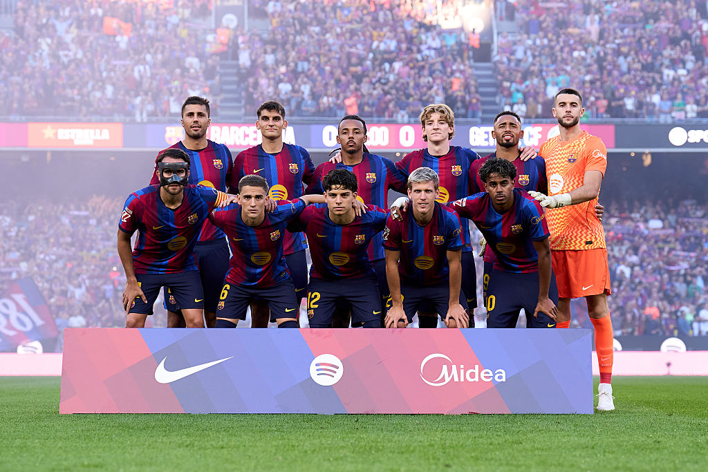 Dwie godziny czekali w samolocie. Problemy FC Barcelony