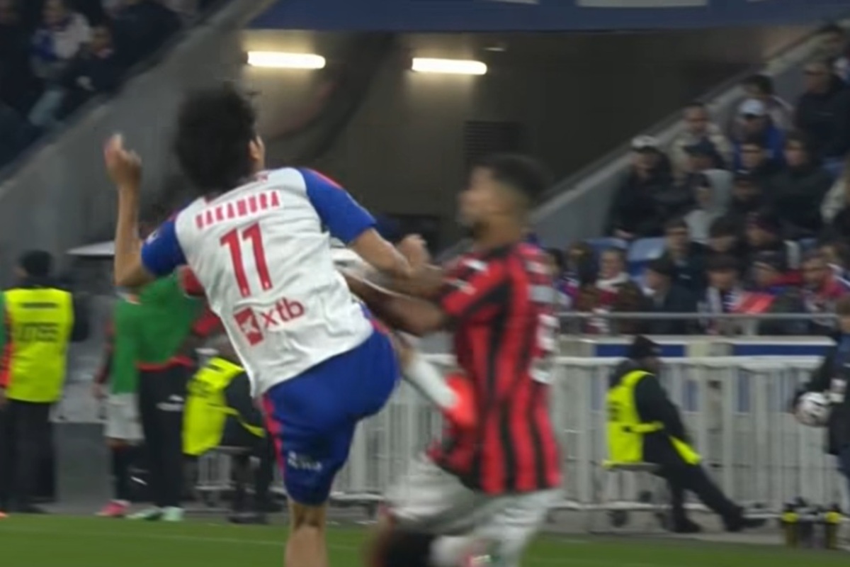 Pomylił futbol z karate. Okropny faul Japończyka