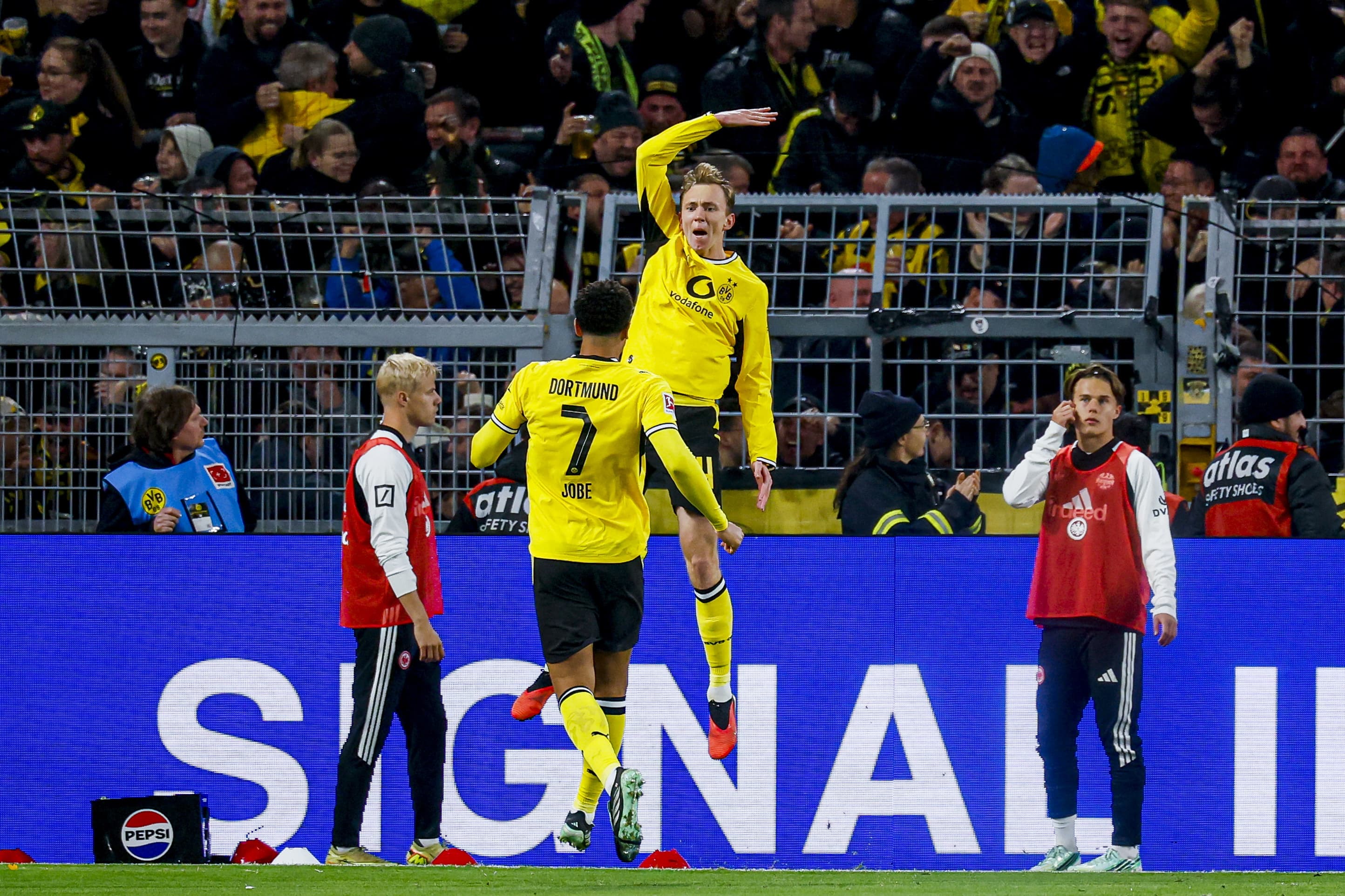 Rezerwowy uratował Borussię Dortmund. Wpadka była blisko