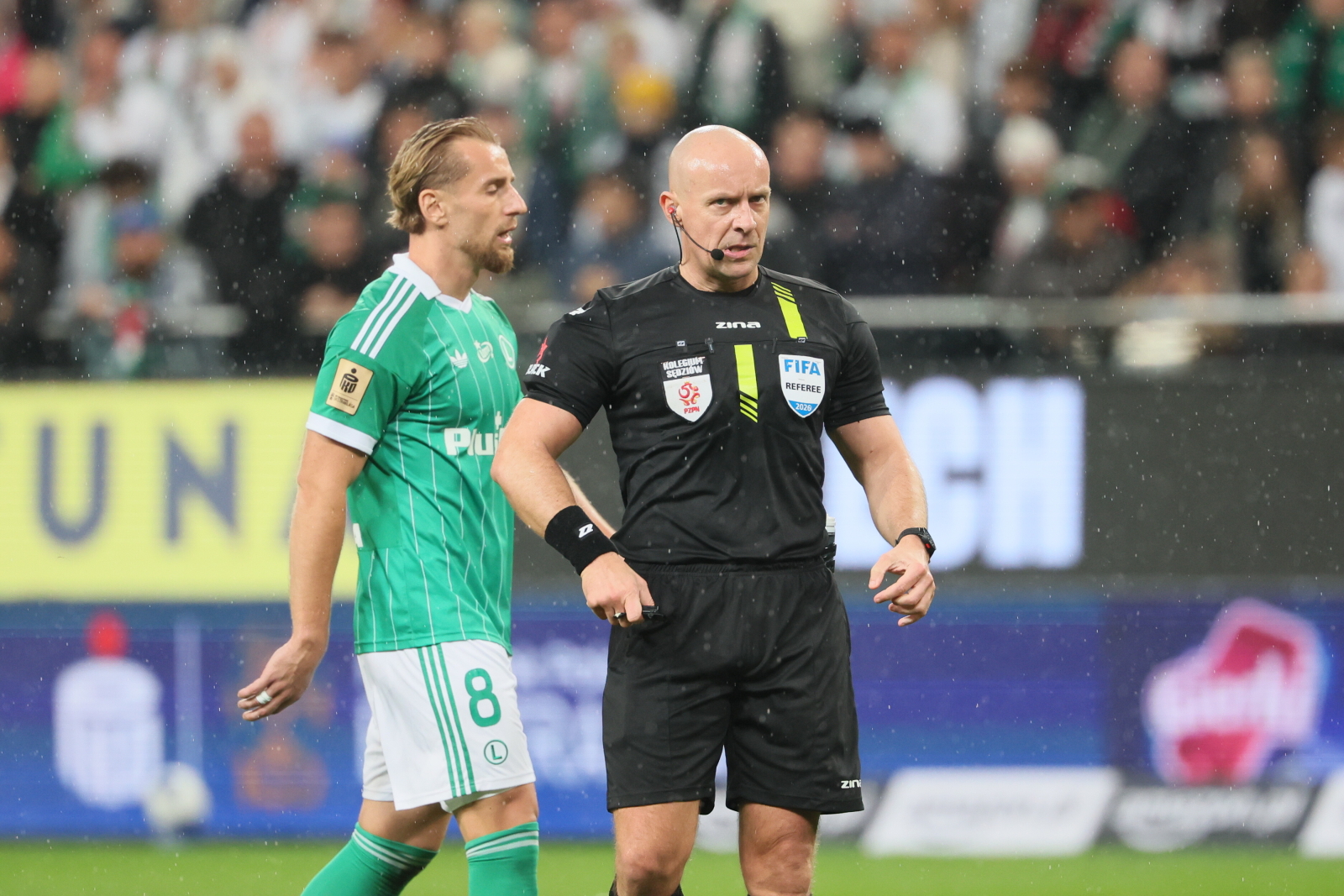 "Nie rozumiem". Ogromne kontrowersje po decyzji Marciniaka w meczu Legia - Lech