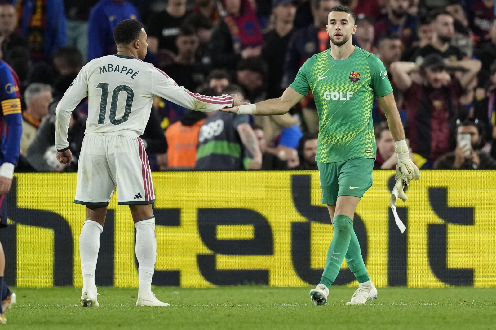 Real goni FC Barcelonę. Zobacz tabelę