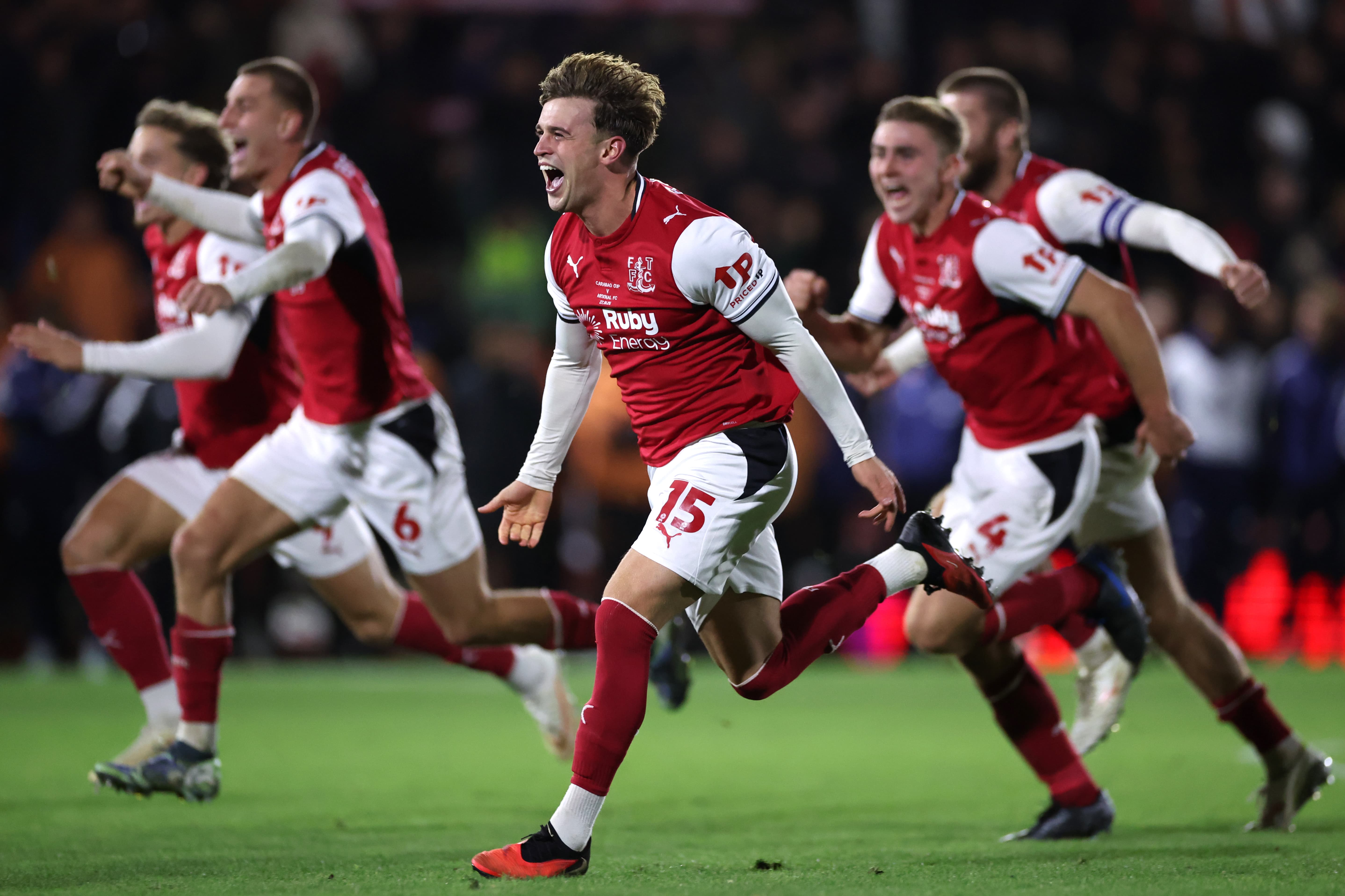 84 miejsca różnicy i sensacja roku. Kiepski czwartoligowiec wyrzucił Arsenal z pucharu