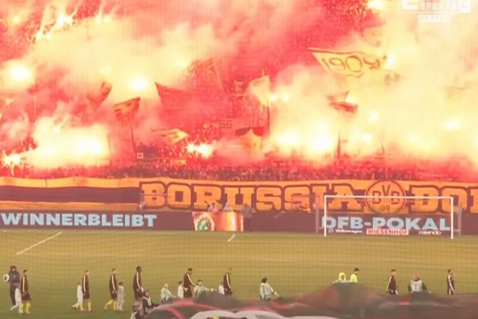 Co za atmosfera na meczu Borussii. "Dymy"