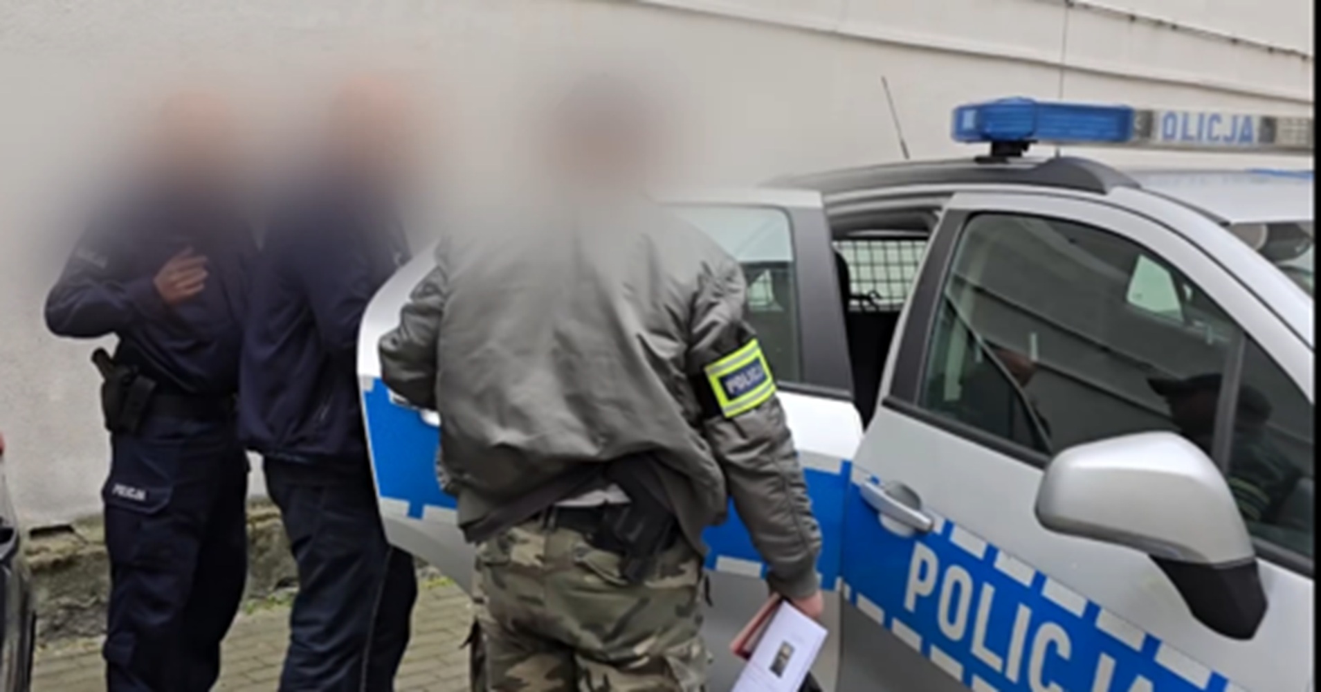 Policjanci zabezpieczali mecz. Zatrzymali dziwnie zachowującego się Rosjanina